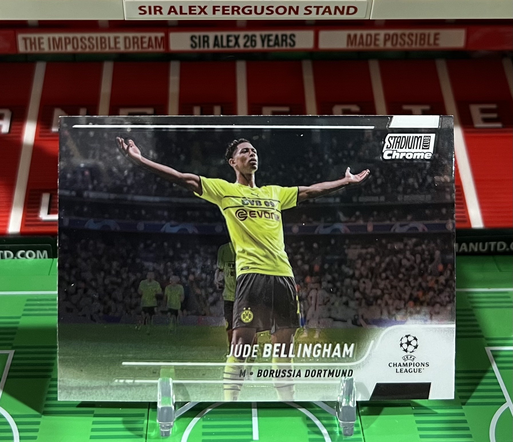jude-bellingham-Borussia-Dortmund-2022-Topps-Stadium-Club-Chrome-Card